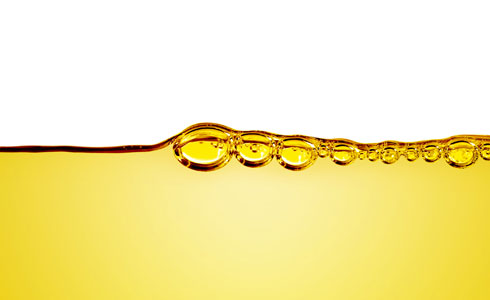 Filtering with de-oiling cyclones